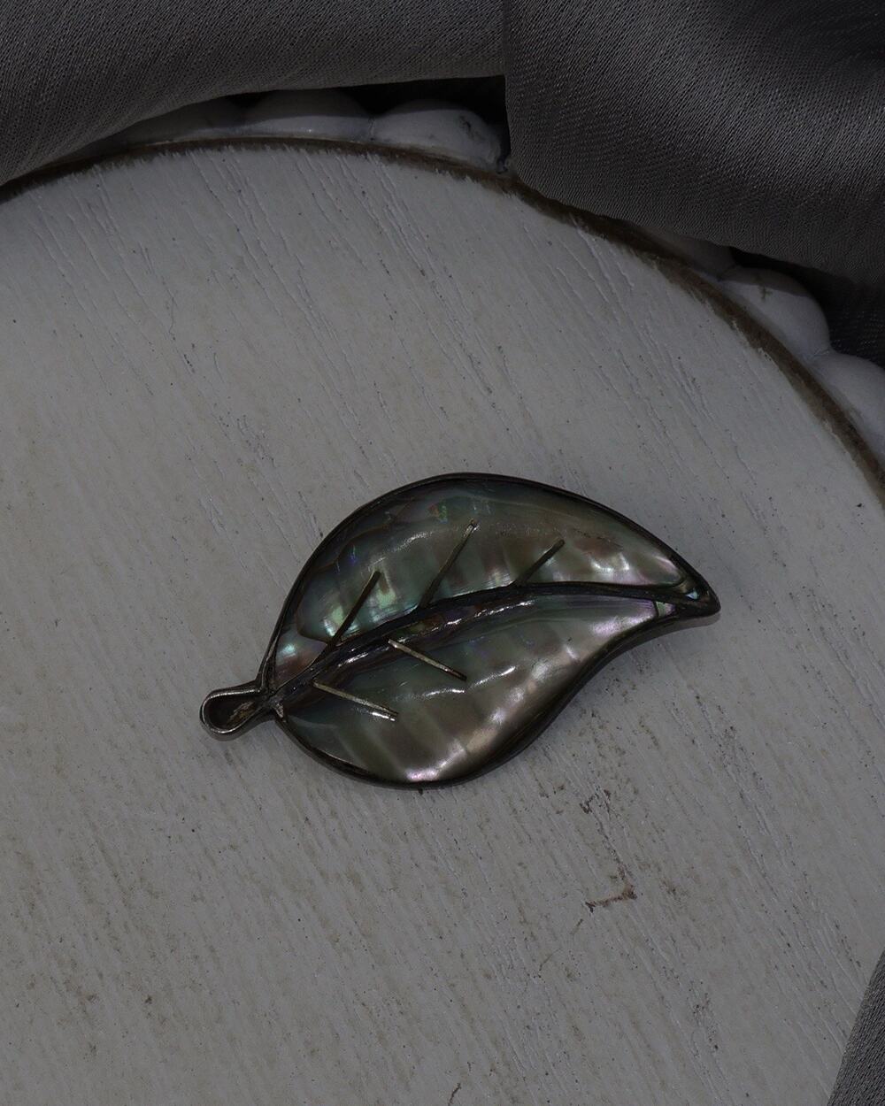 Vintage Mexico Sterling Silver Abalone Leaf Brooch 3.4G / 0.8in